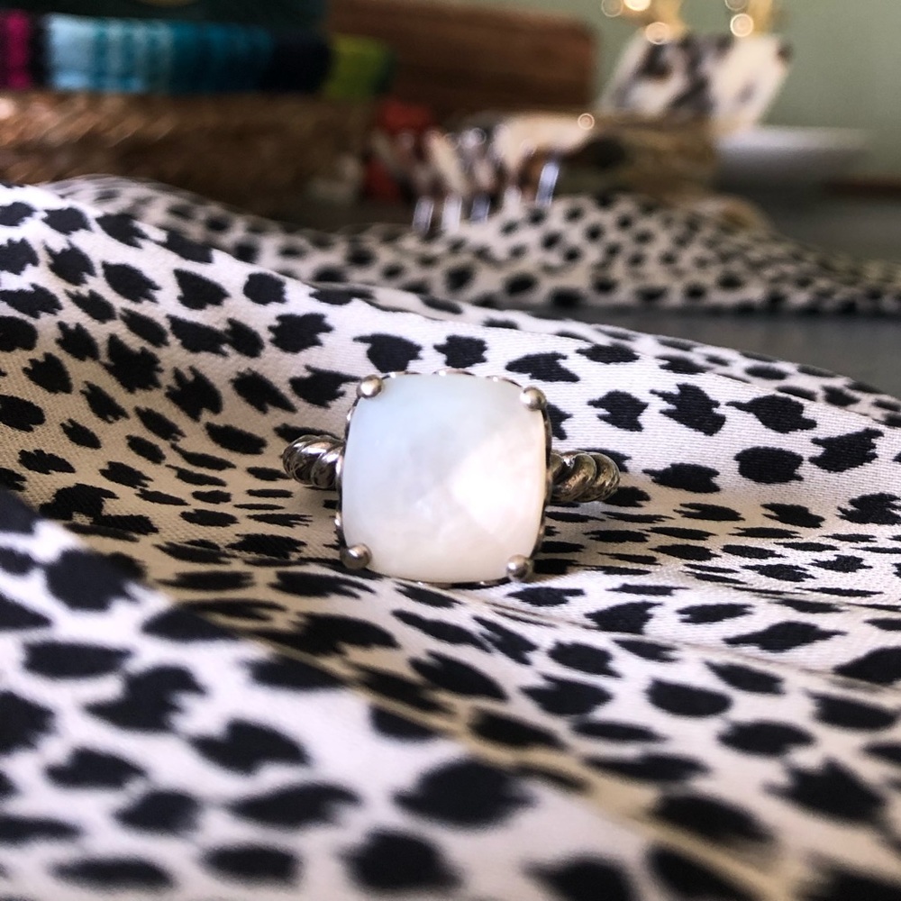 Pandora mother of pearl twist ring 💍